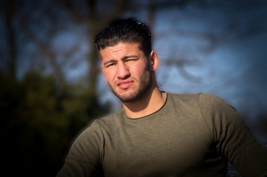 MMA fighter in the cage illustrating a guide to UFC weight classes and divisions
