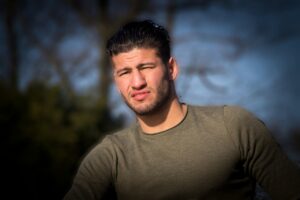 MMA fighter in the cage illustrating a guide to UFC weight classes and divisions
